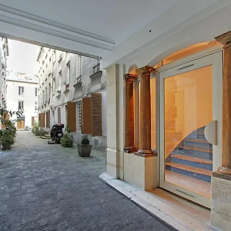 Apartment Off Majesti Upper Marais Apartment- Rue Du Faubourg Saint-martin Paris
